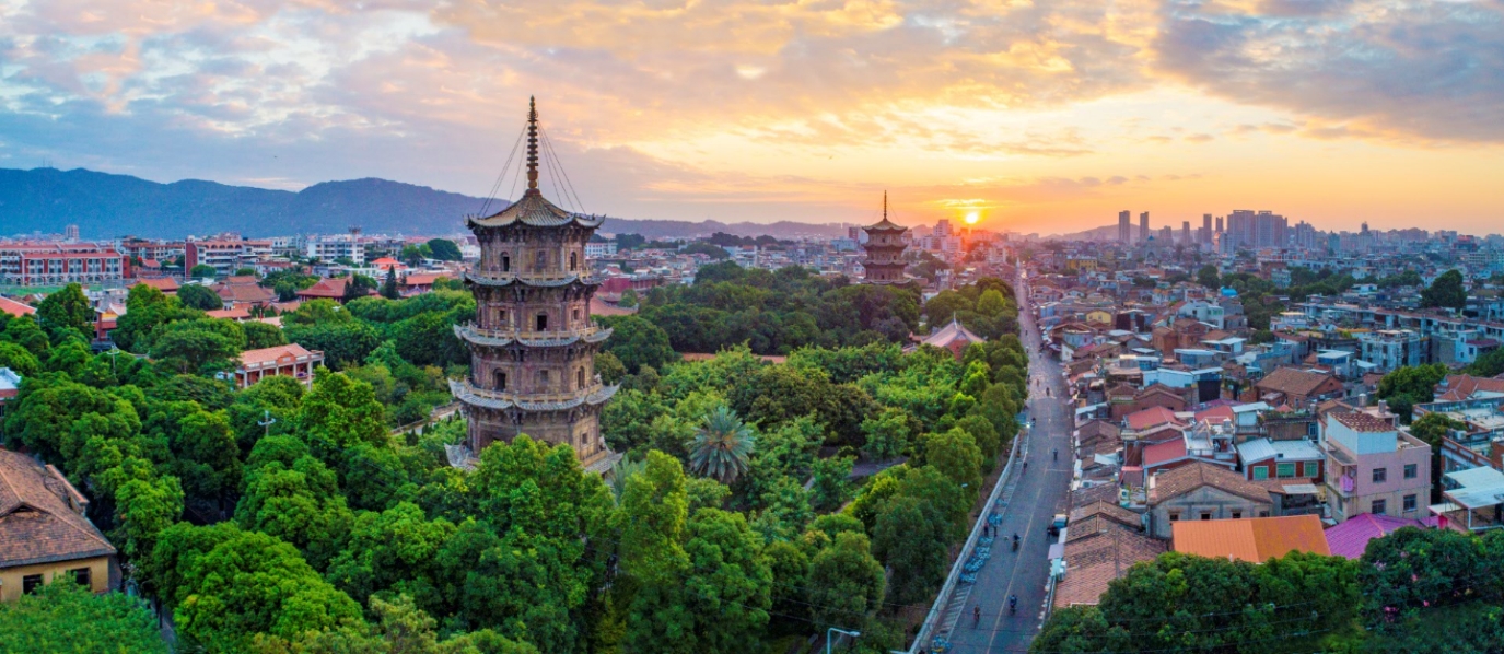 东西塔.jpg